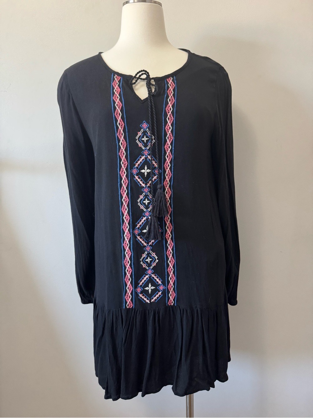 Flying Tomato Black Long-Sleeve Embroidered Tassel Tunic Large